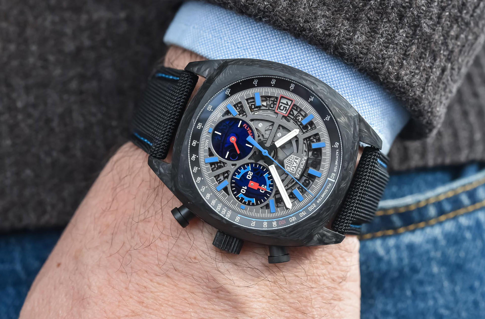 TAG Heuer перевыпустила гоночный хронограф Monza. Вместо винтажа