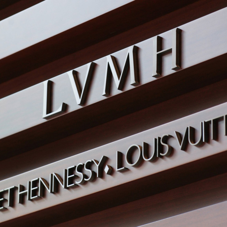 Выручка LVMH в первой половине 2025 года снизилась на 4%