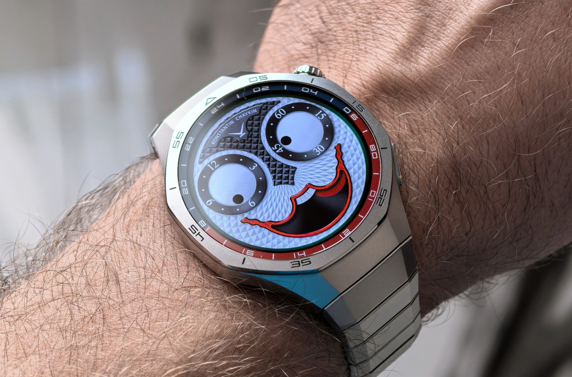В умных часах HUAWEI WATCH 5 появились циферблаты в стиле ристмонов Константина Чайкина