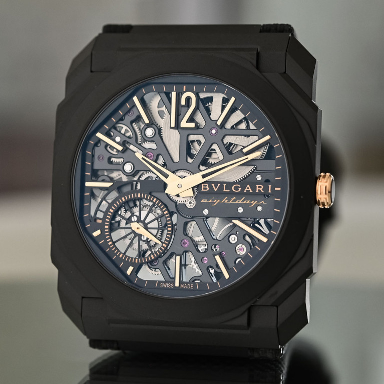 Bvlgari Octo Finissimo Skeleton 8 Days. Контраст черного и золотого