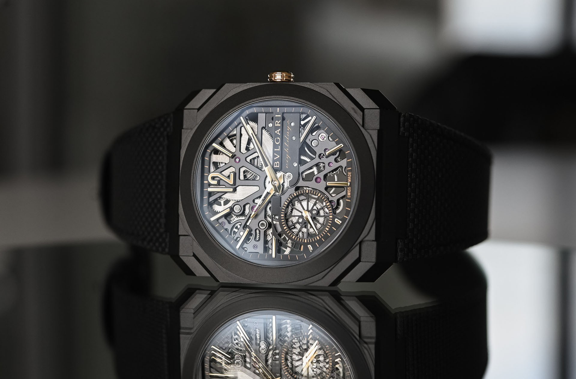 Bvlgari Octo Finissimo Skeleton 8 Days. Контраст черного и золотого