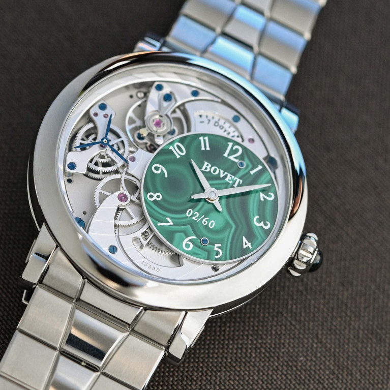 Ультратонкие Piaget в цвете хаки, спортивные Bovet с циферблатами из малахита и тигрового глаза…