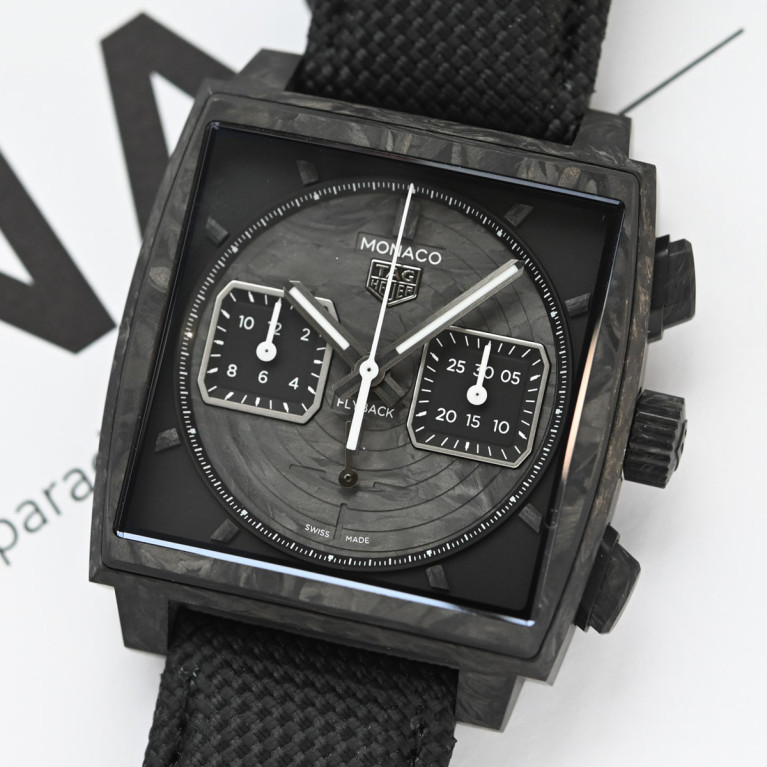 TAG Heuer Monaco и TAG Heuer Carrera с карбоновой спиралью баланса