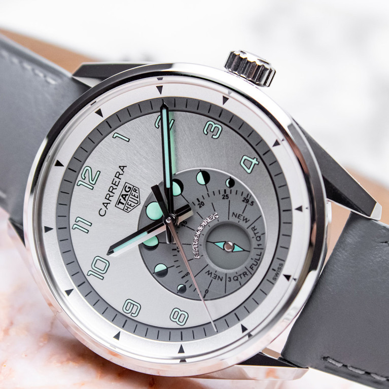 Первые за 6 лет часы от Роджера Смита, TAG Heuer с карбоновой спиралью и нестандартным индикатором лунных фаз…