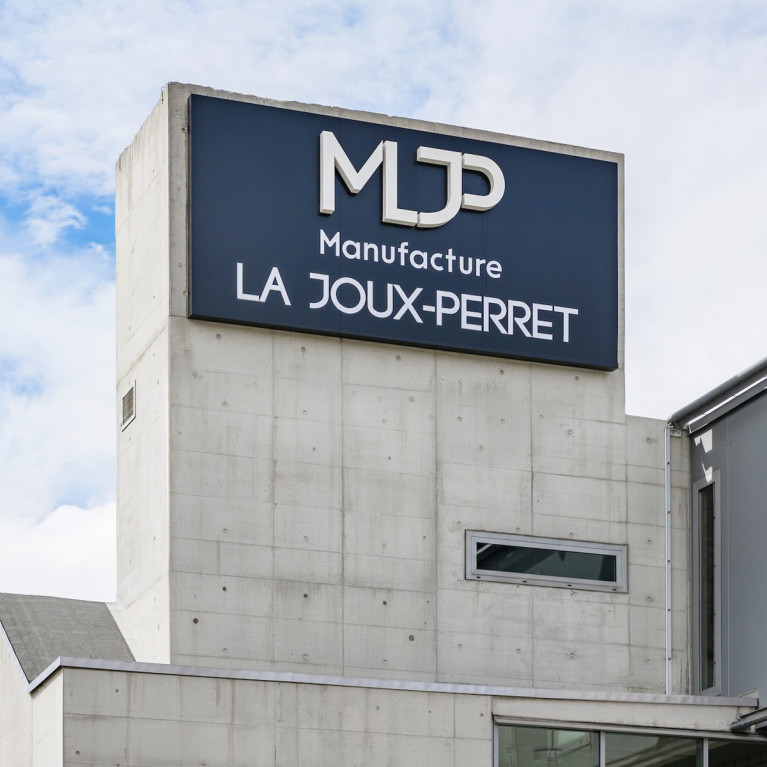 LVMH сообщила о покупке миноритарной доли известного производителя часовых механизмов La Joux-Perret