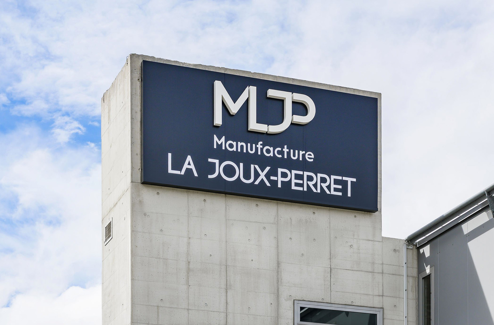 LVMH сообщила о покупке миноритарной доли известного производителя часовых механизмов La Joux-Perret