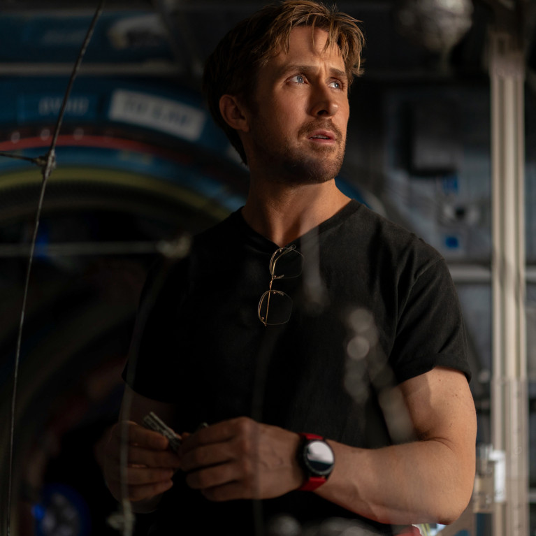 Умные часы TAG Heuer в фильме «Проект «Аве Мария»»