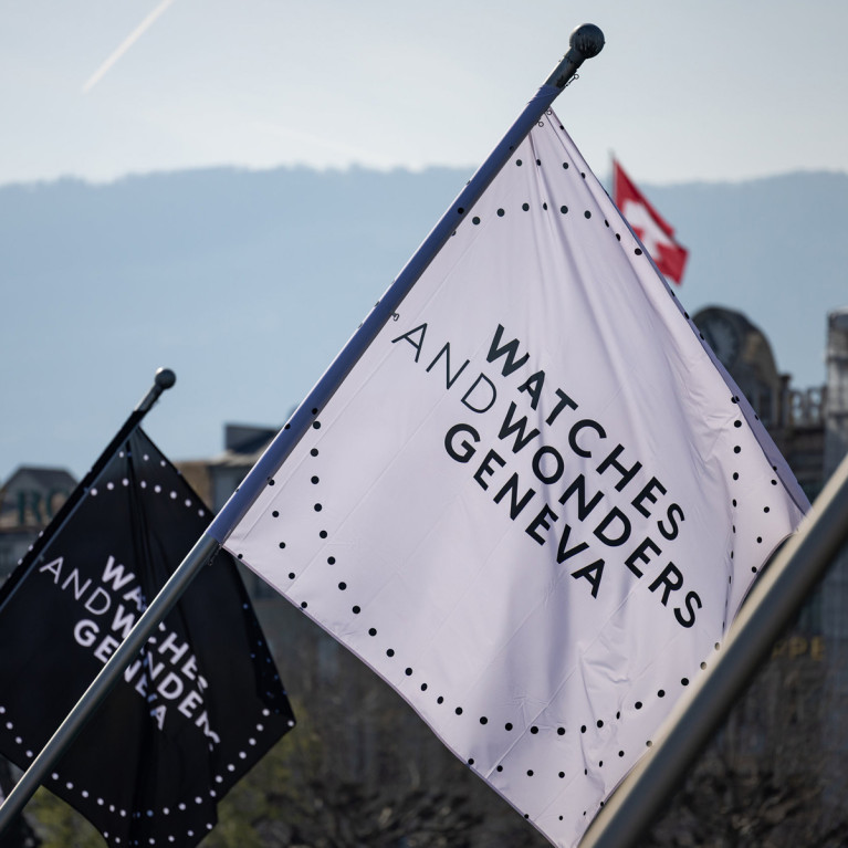 Список всех часовых выставок апреля 