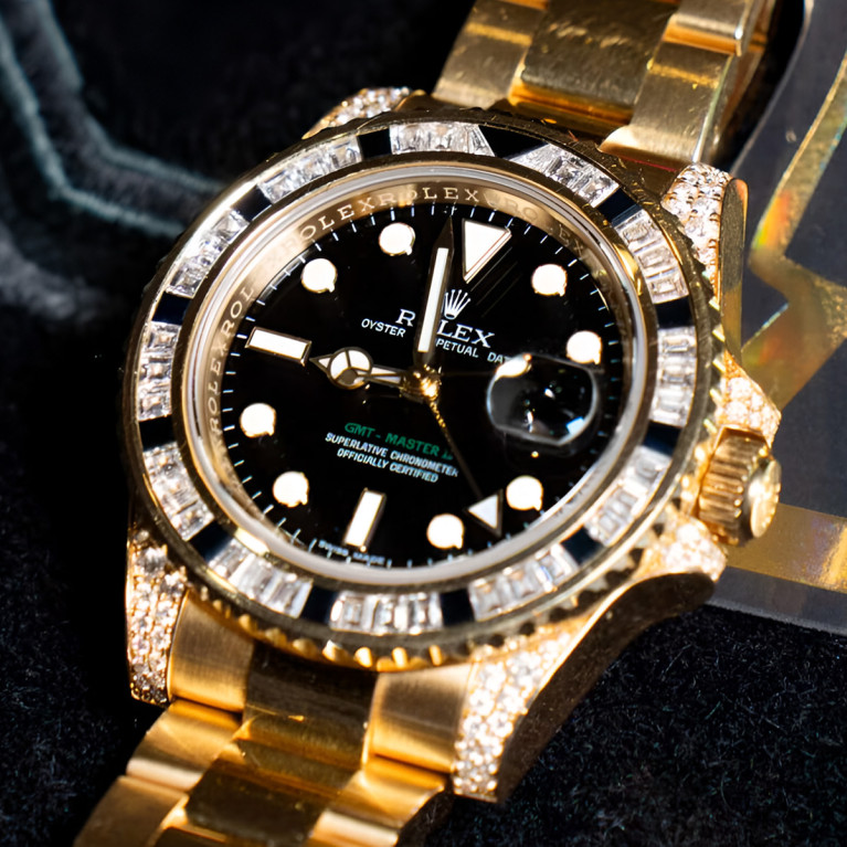 Золотые Rolex канадского рэпера Дрейка продали за $500,000