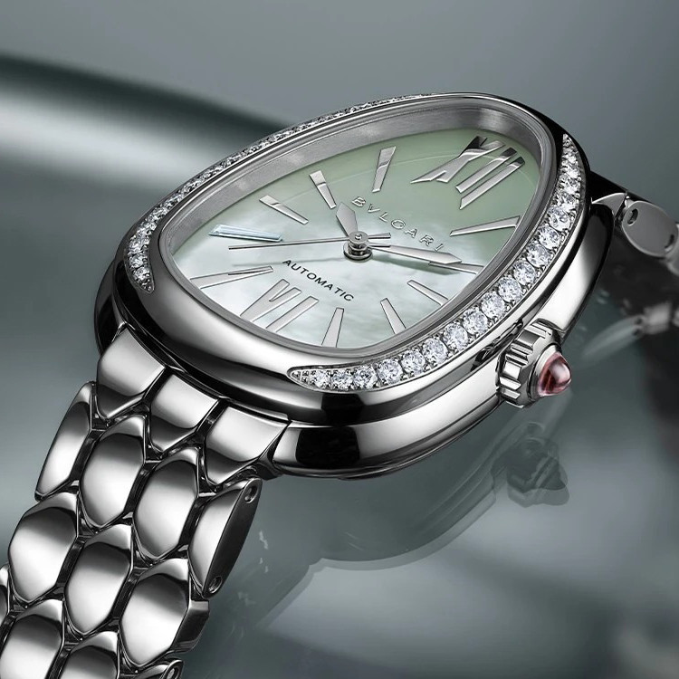 Робот MB&F с часами вместо головы, эксклюзивные Bvlgari для бутиков Bucherer… Робот MB&F с часами вместо головы, эксклюзивные Bvlgari для бутиков Bucherer…