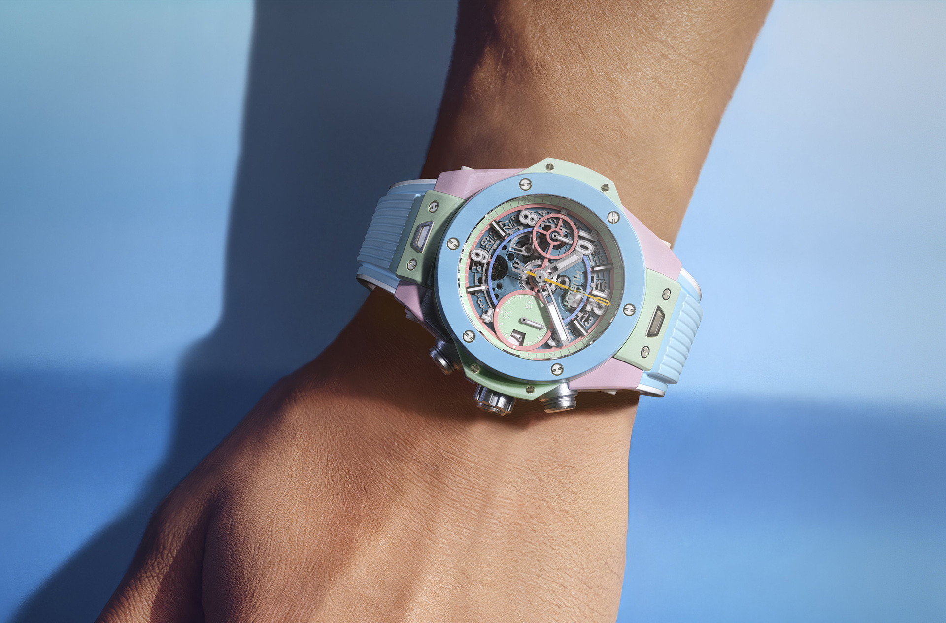Летние новинки Hublot Big Bang в корпусах из керамики пастельных тонов
