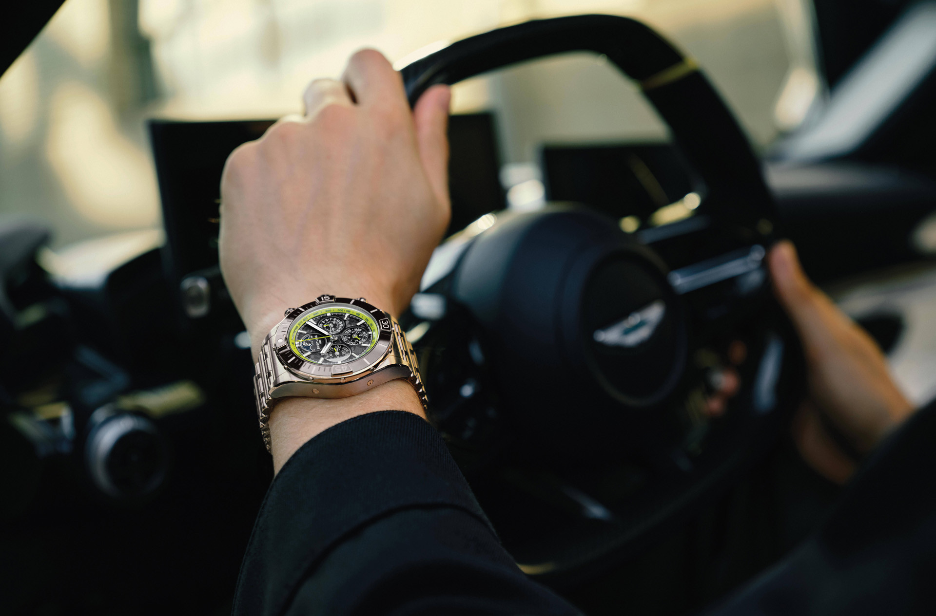 Эксклюзивные Breitling Super Chronomat для владельцев Aston Martin Valhalla