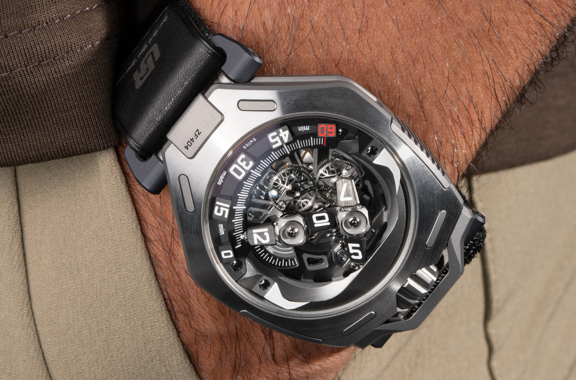 Ulysse Nardin с древним минералом на циферблате, Hublot в партнерстве с основателем бренда…