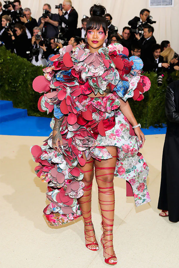 Рианна на MET Gala: часы Chopard и экстравагантное платье от Comme des Garcons