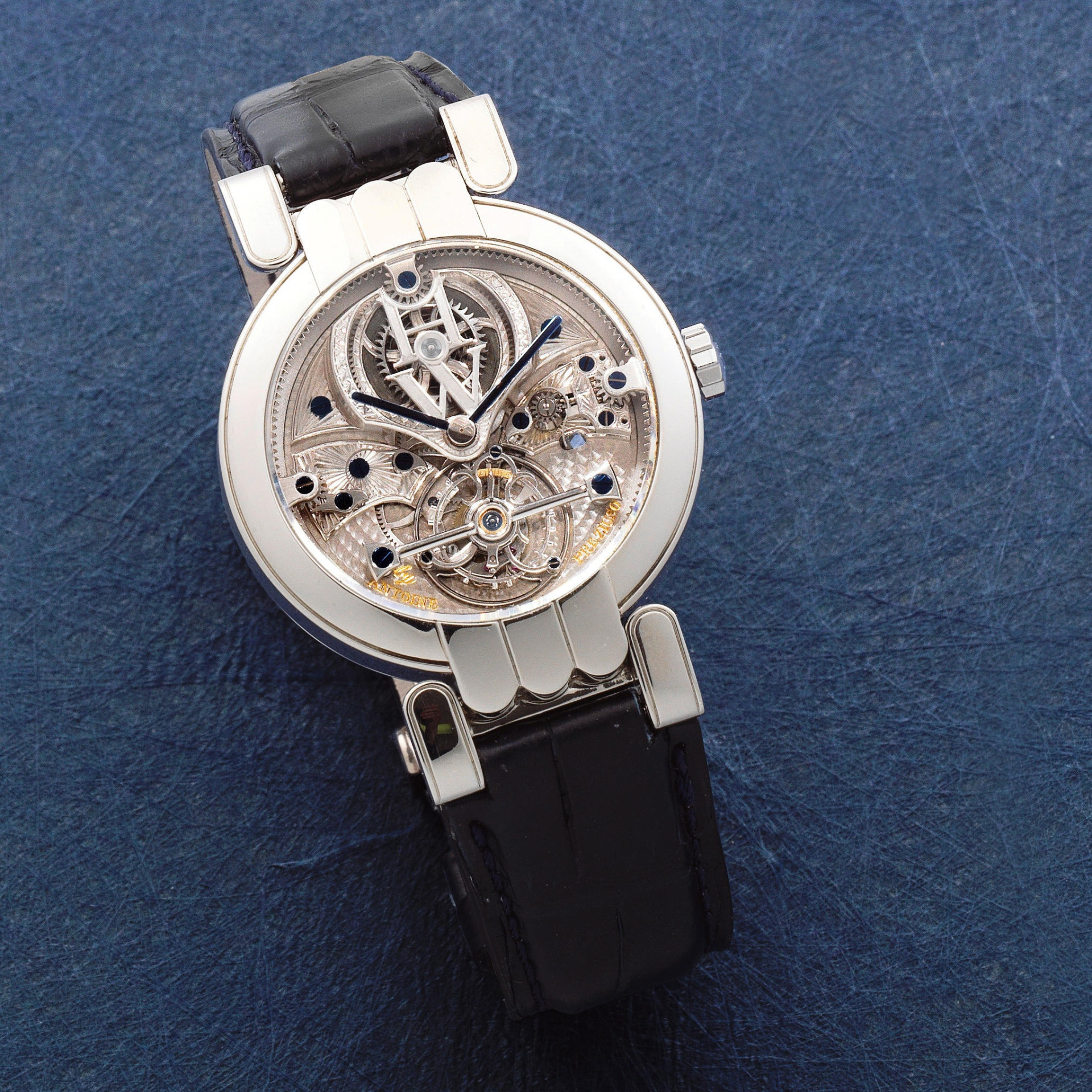 Модель из серии Harry Winston Opus 2