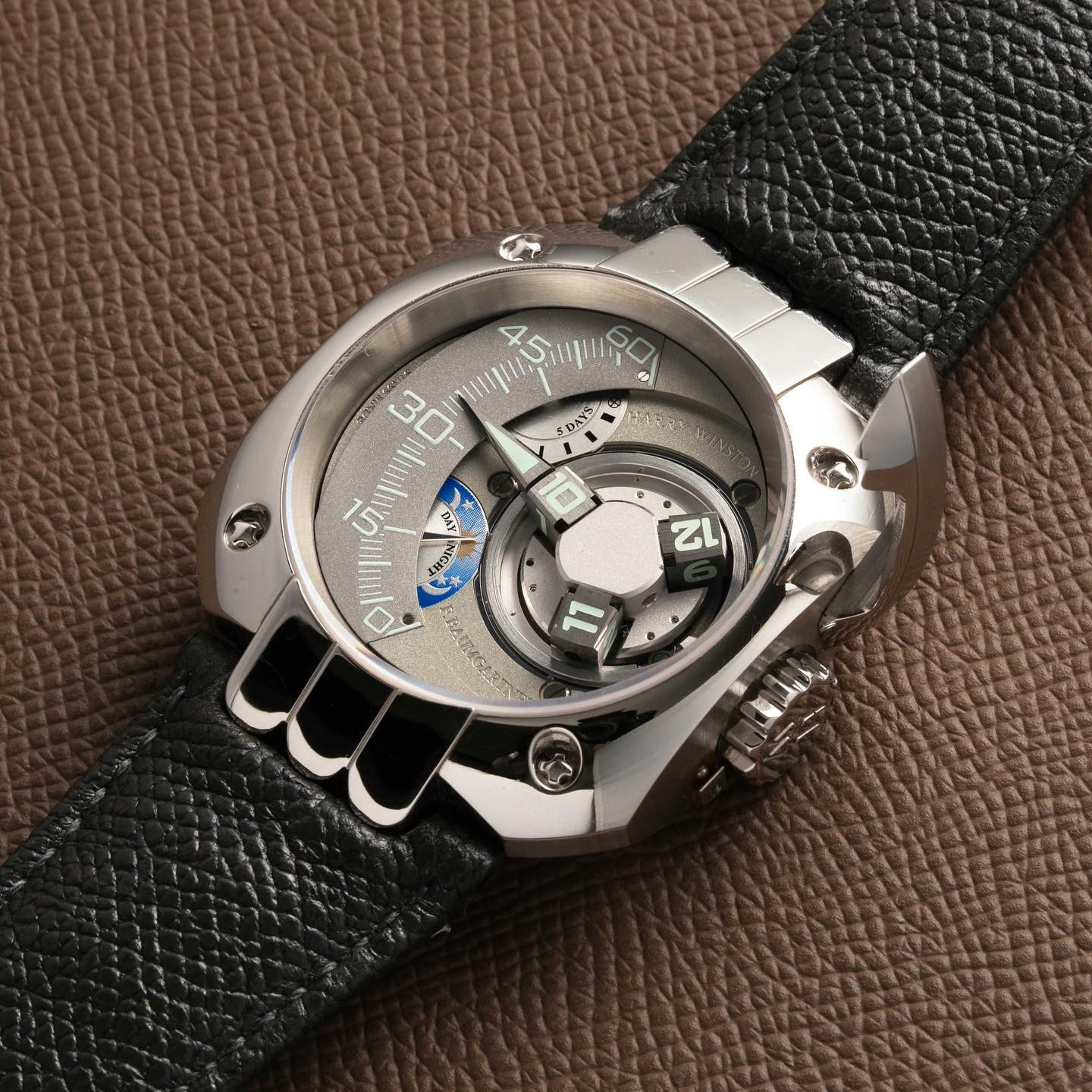 Harry Winston Opus V. От «однорукого бандита» до «корабля времени»