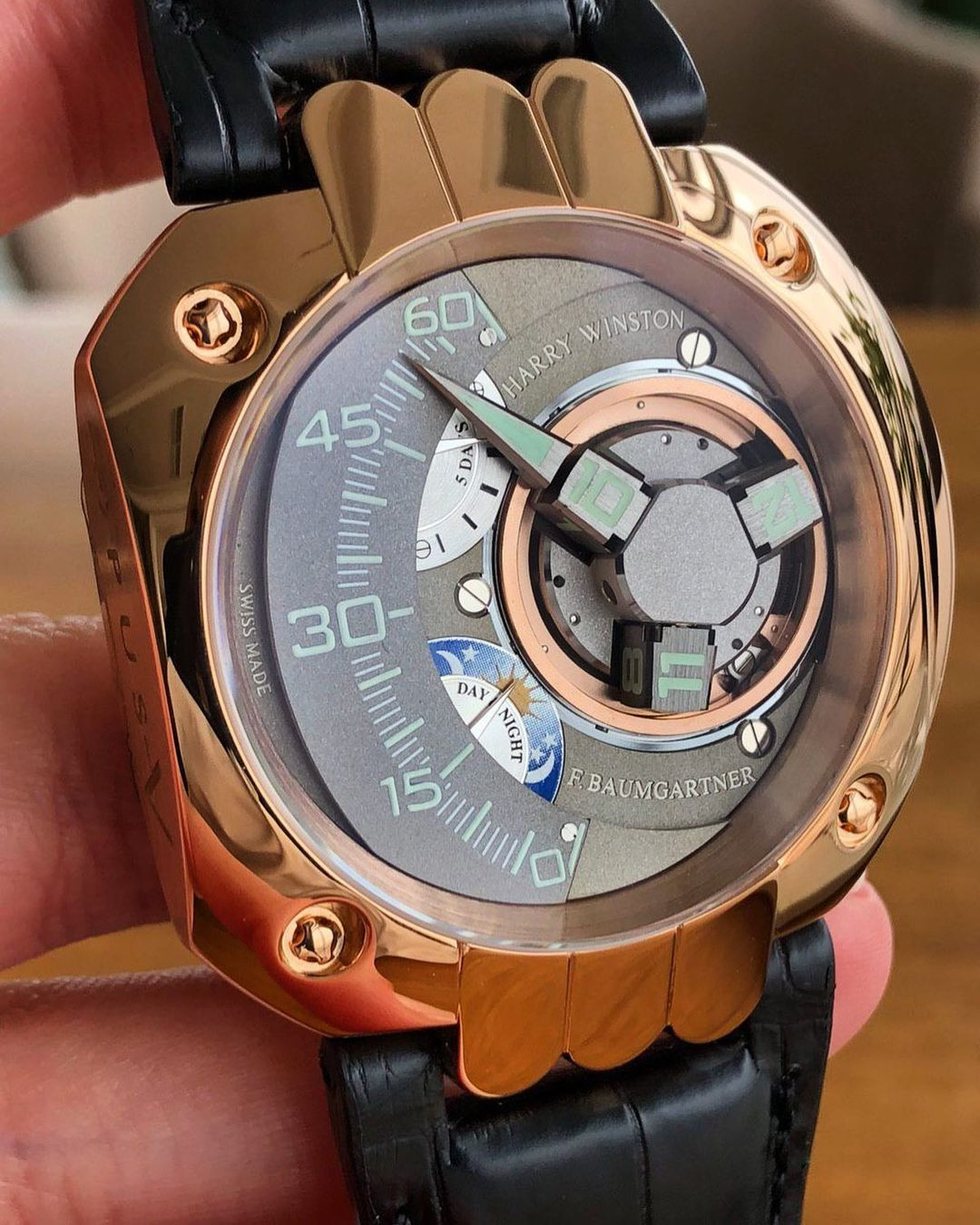 Harry Winston Opus V. От «однорукого бандита» до «корабля времени»