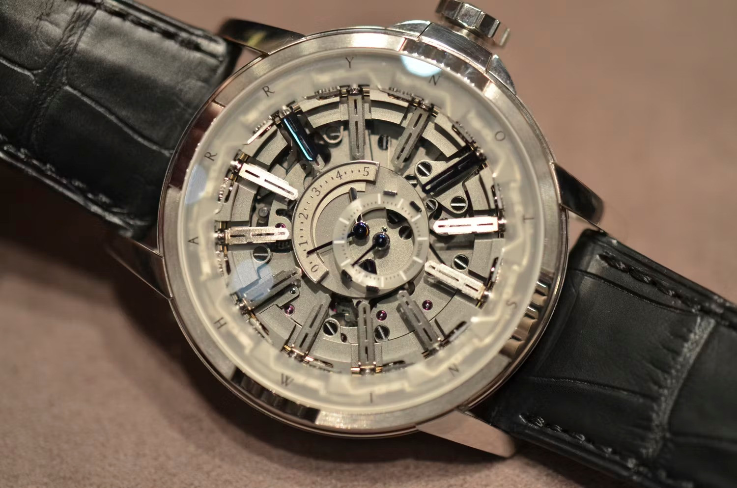 Harry Winston Opus XII. 27 стрелок и хитрая анимация 