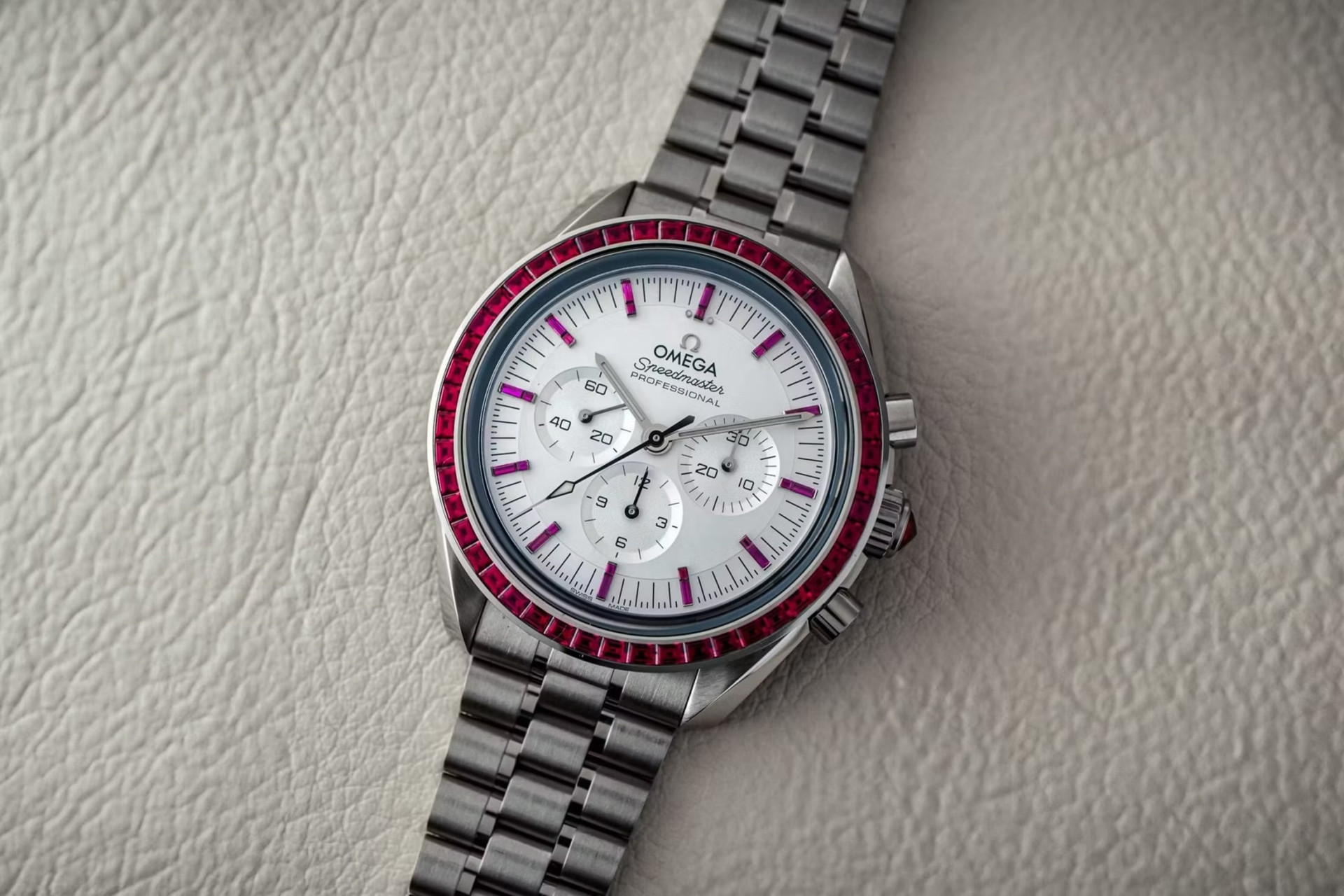 Omega Speedmaster Professional в корпусе из сплава Canopus Gold