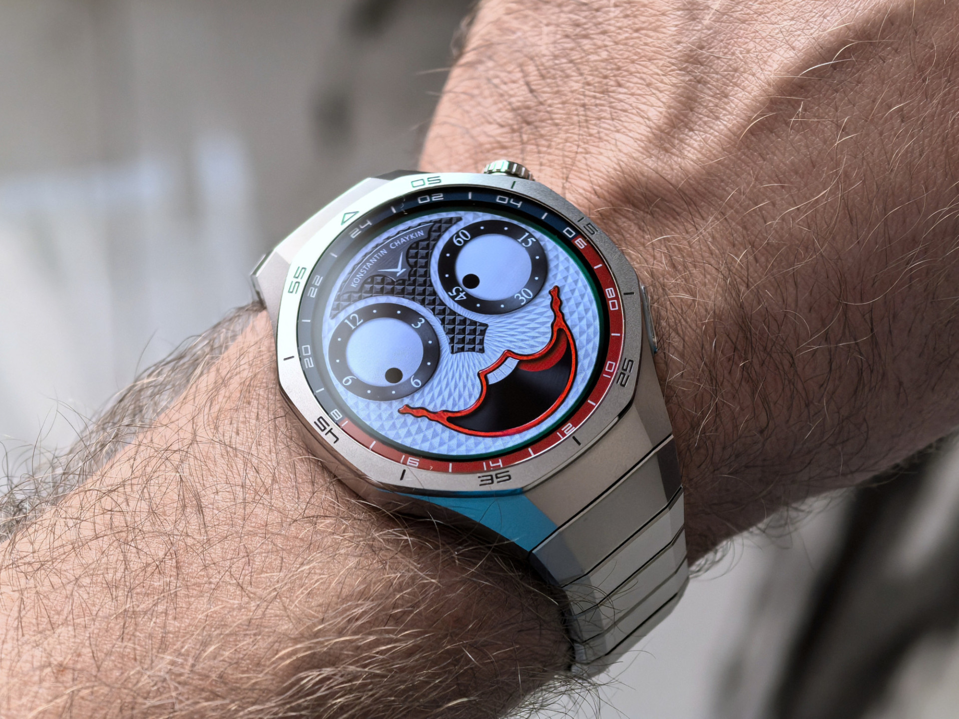 В умных часах HUAWEI WATCH 5 появились циферблаты в стиле ристмонов Константина Чайкина