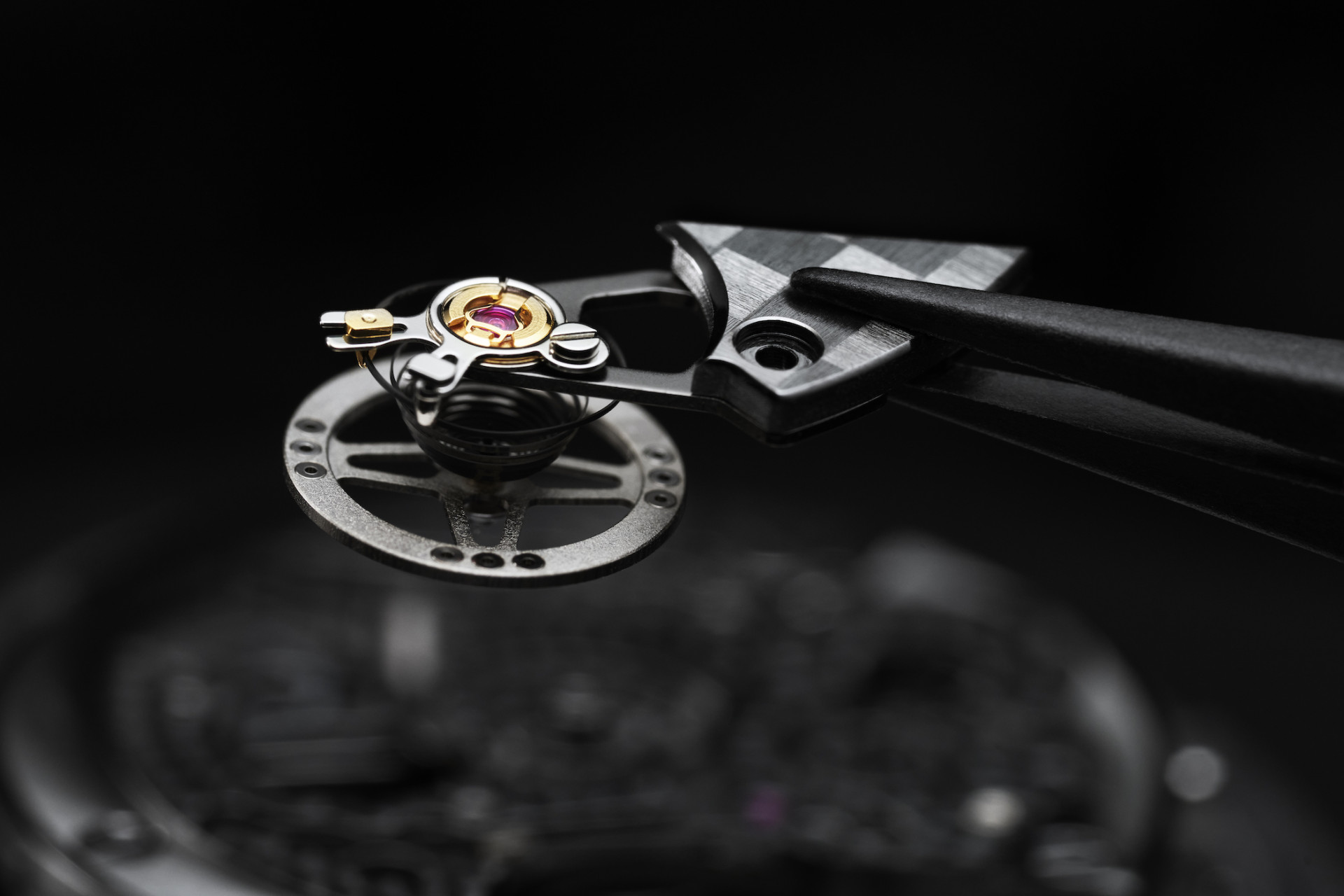 TAG Heuer Monaco и TAG Heuer Carrera с карбоновой спиралью баланса