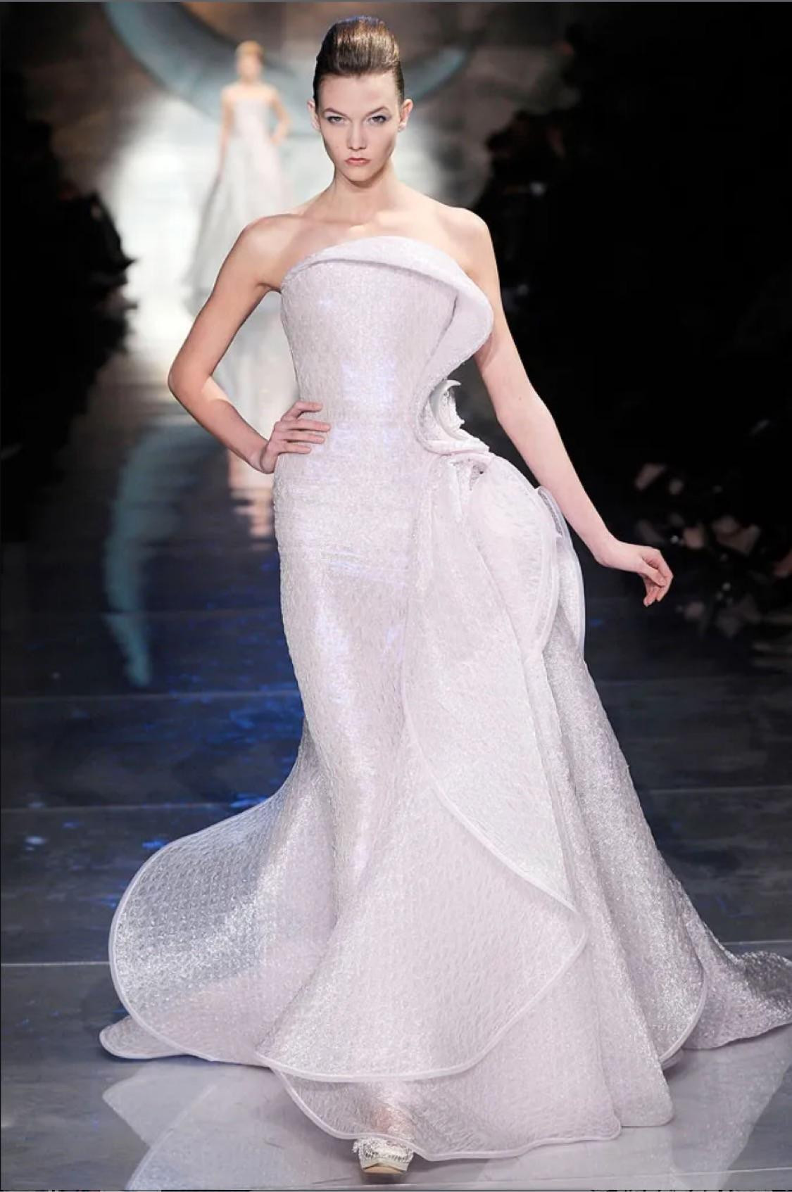 Образ из коллекции Armani Privé 2010 года