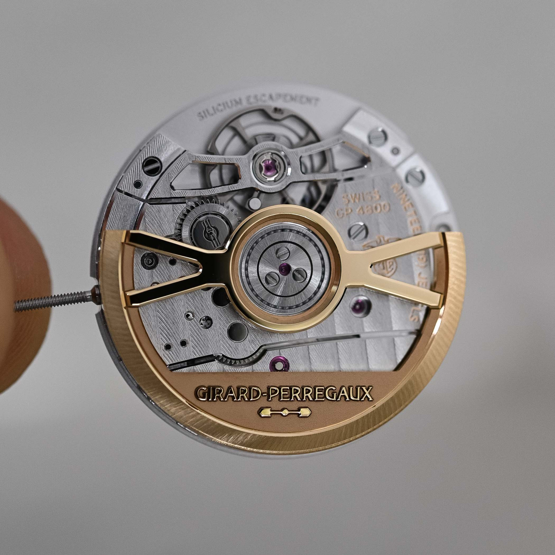 Girard-Perregaux представила новый калибр с кремниевым спуском