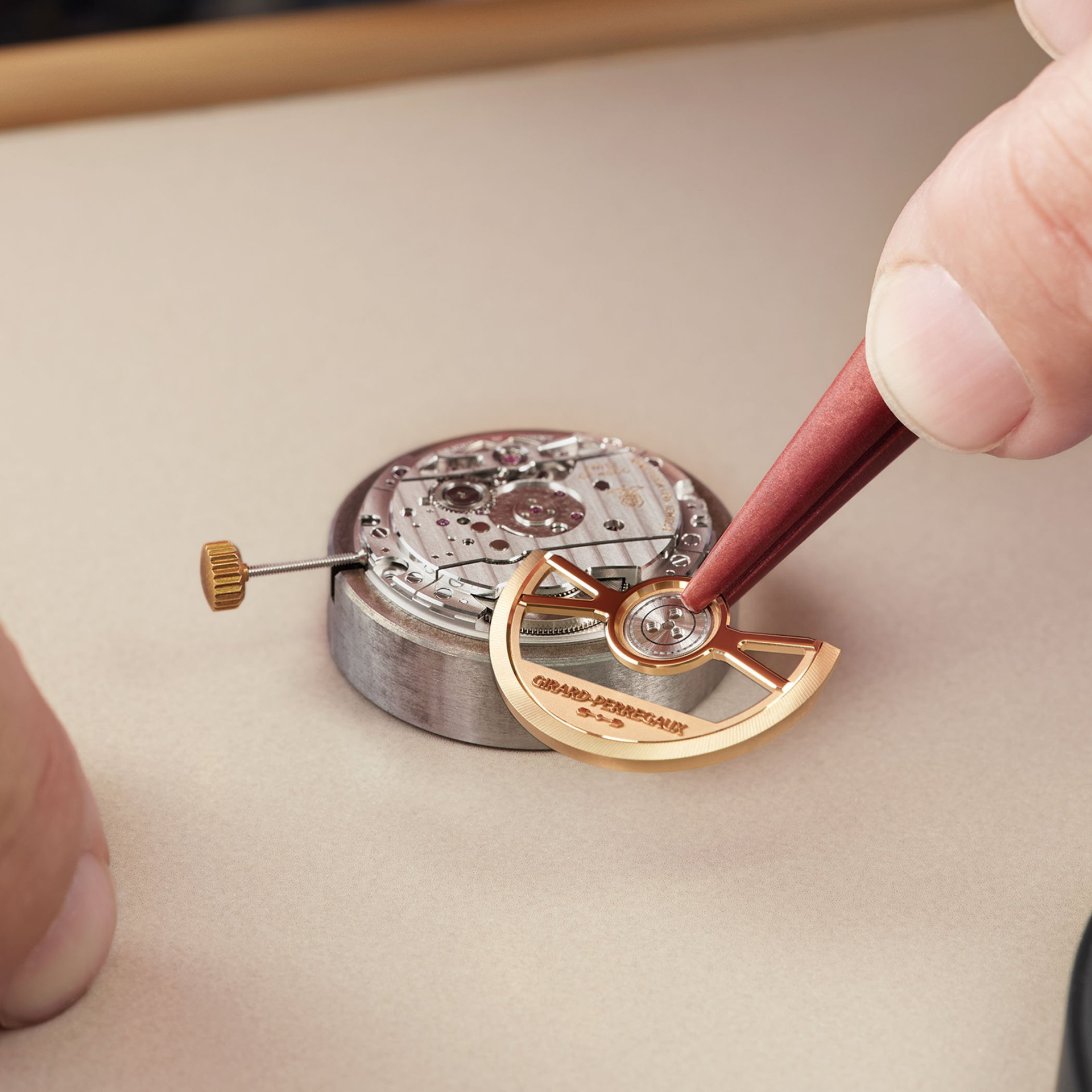 Girard-Perregaux представила новый калибр с кремниевым спуском