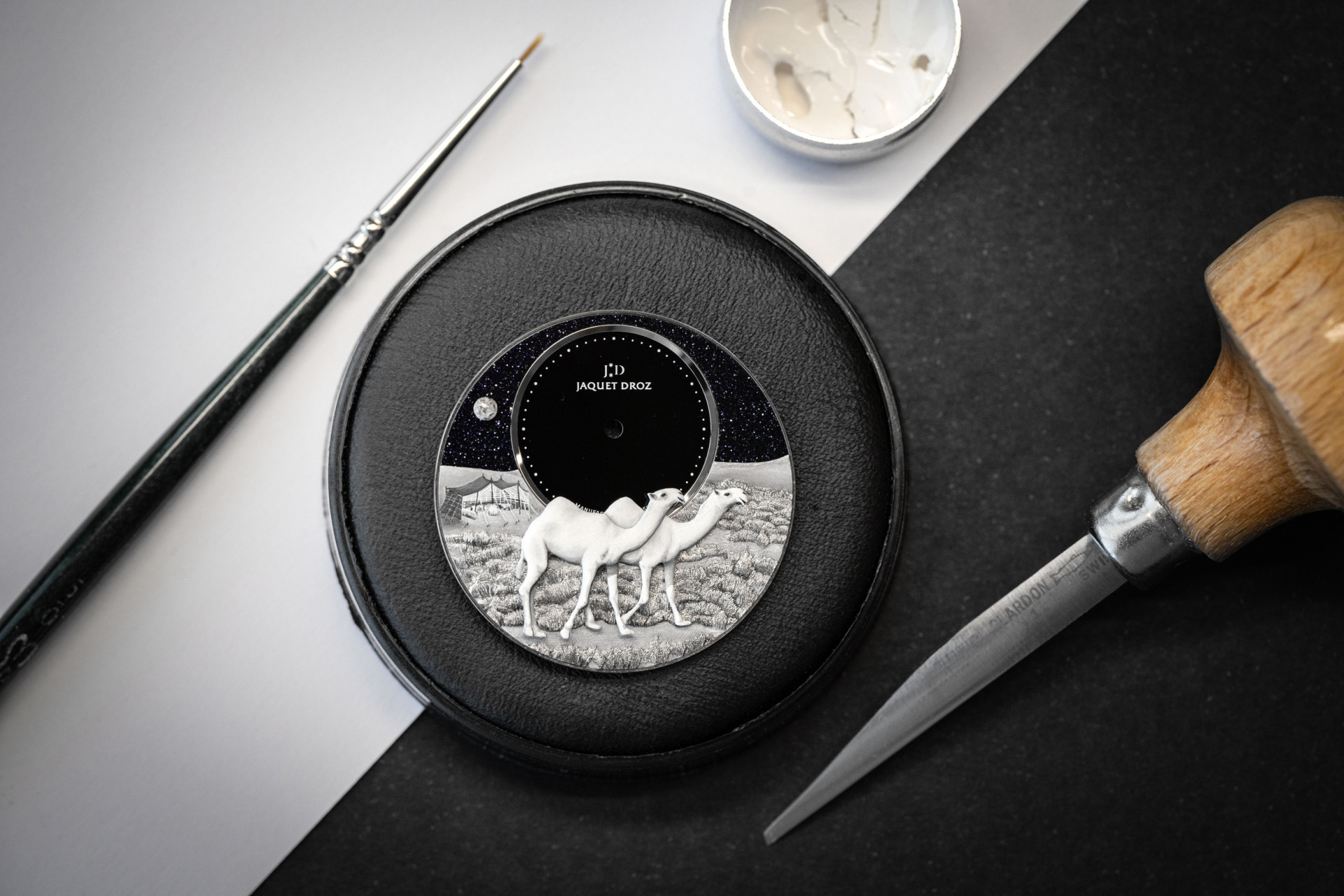 Jaquet Droz Petite Heure Minute Platine – Camels
