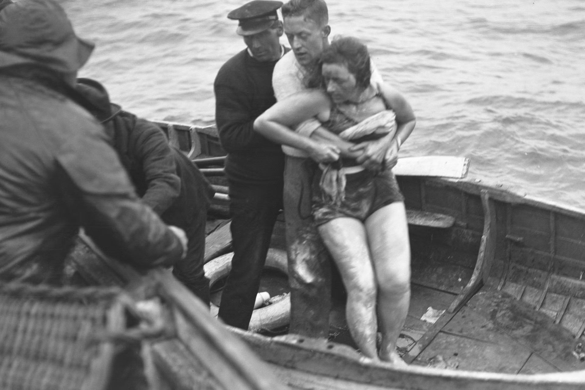 Мерседес Гляйтце завершает «Vindication Swim» через 10 часов 24 минуты после начала заплыва