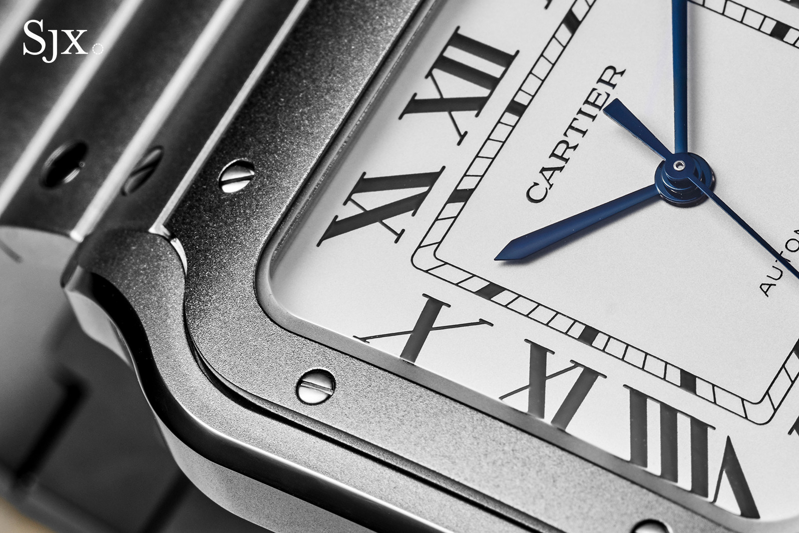 Cartier представила первые Cartier Santos с корпусом из титана