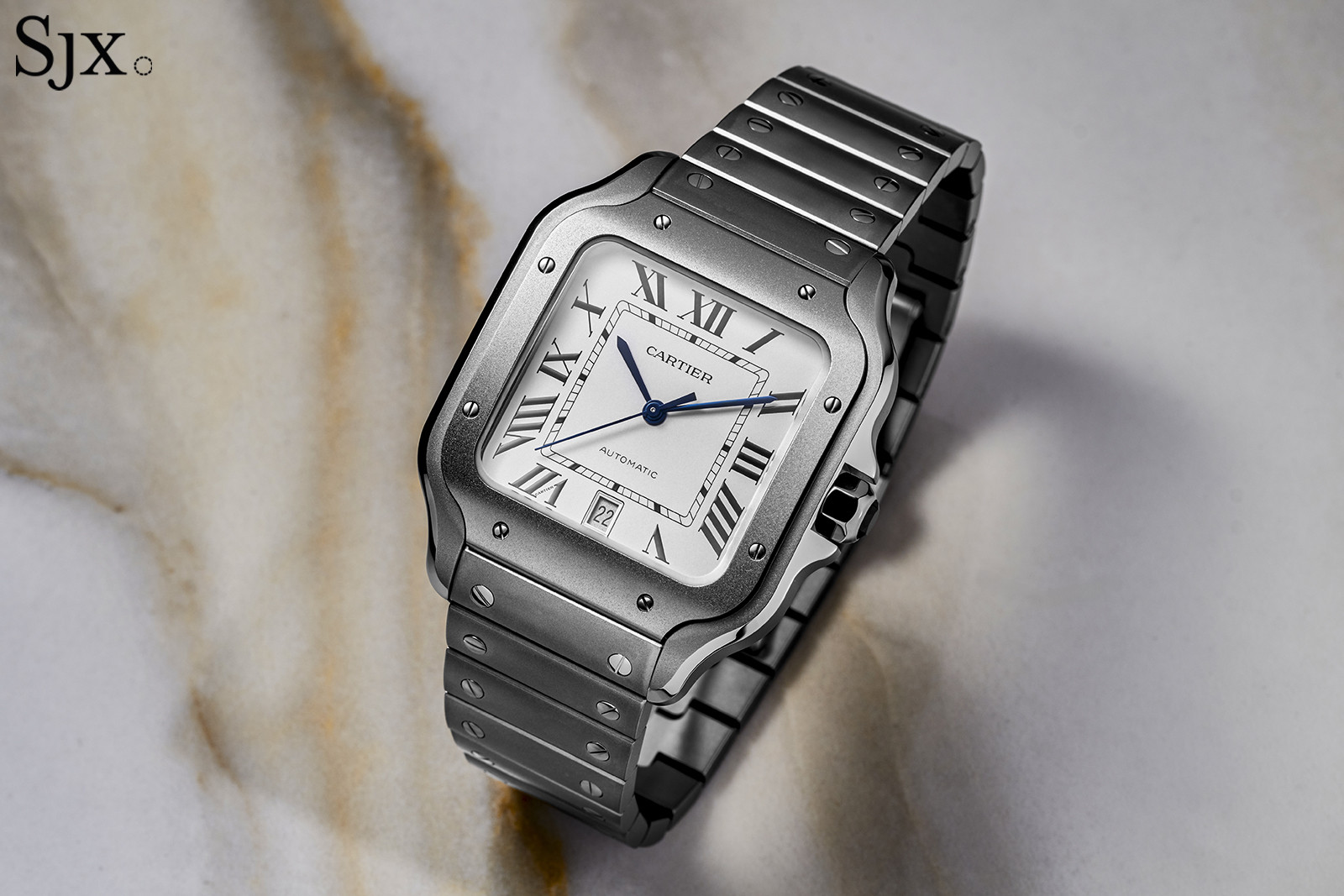 Cartier представила первые Cartier Santos с корпусом из титана