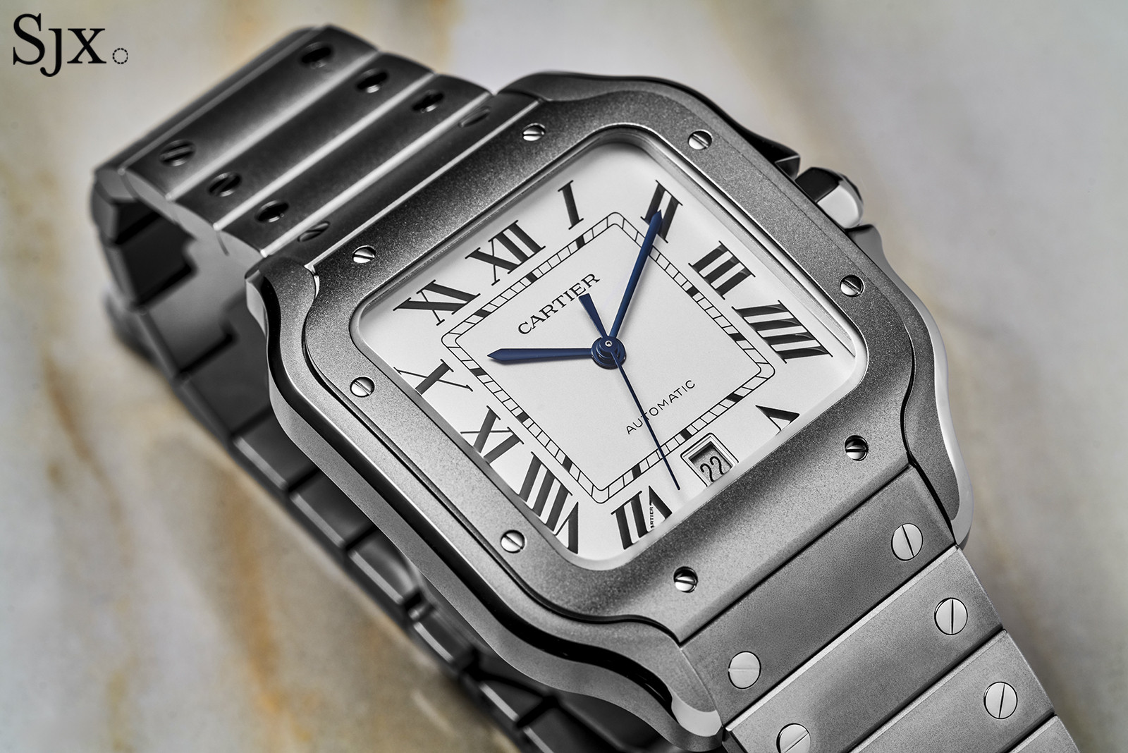 Cartier представила первые Cartier Santos с корпусом из титана