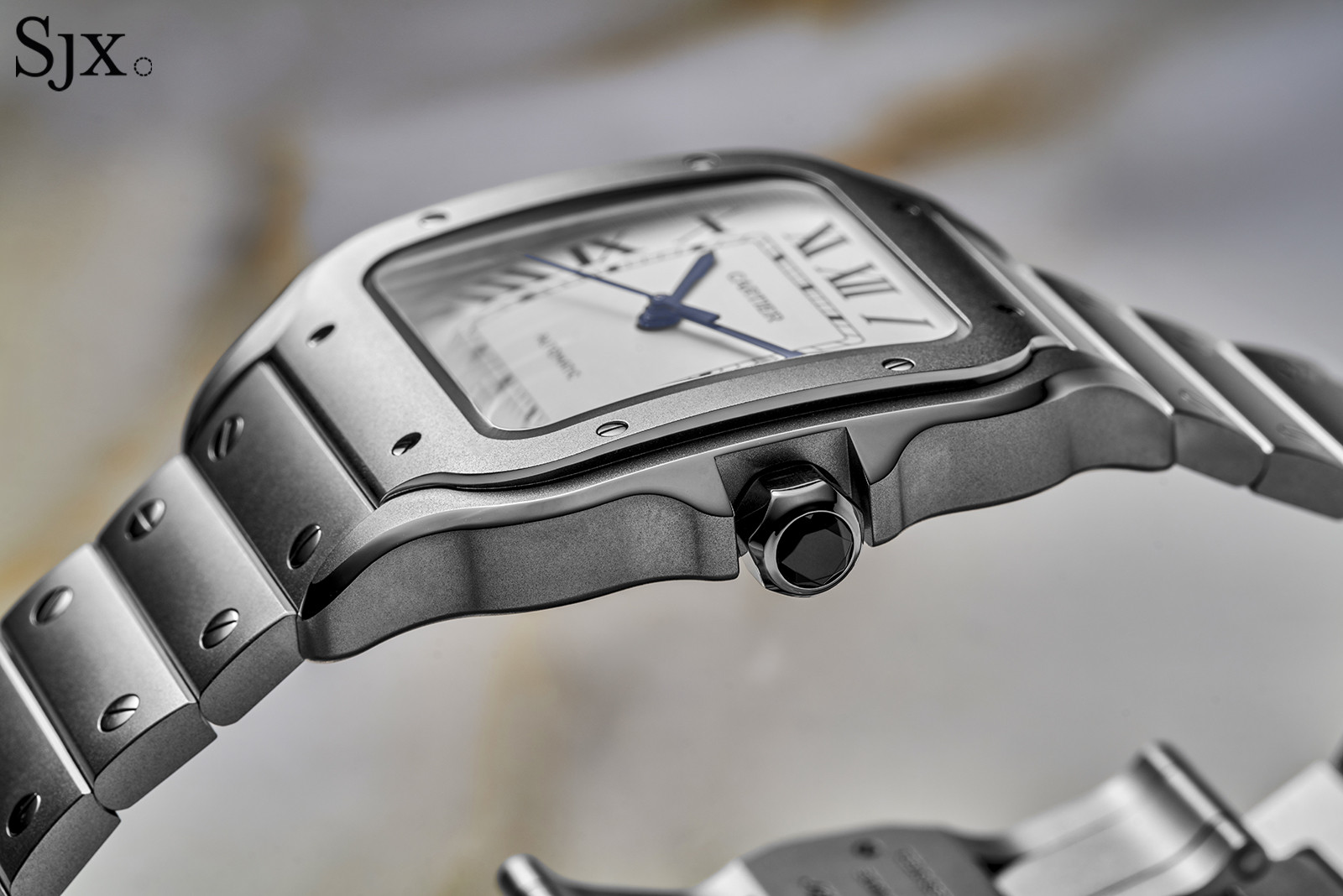 Cartier представила первые Cartier Santos с корпусом из титана