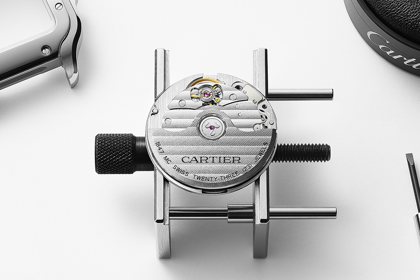 Cartier представила первые Cartier Santos с корпусом из титана
