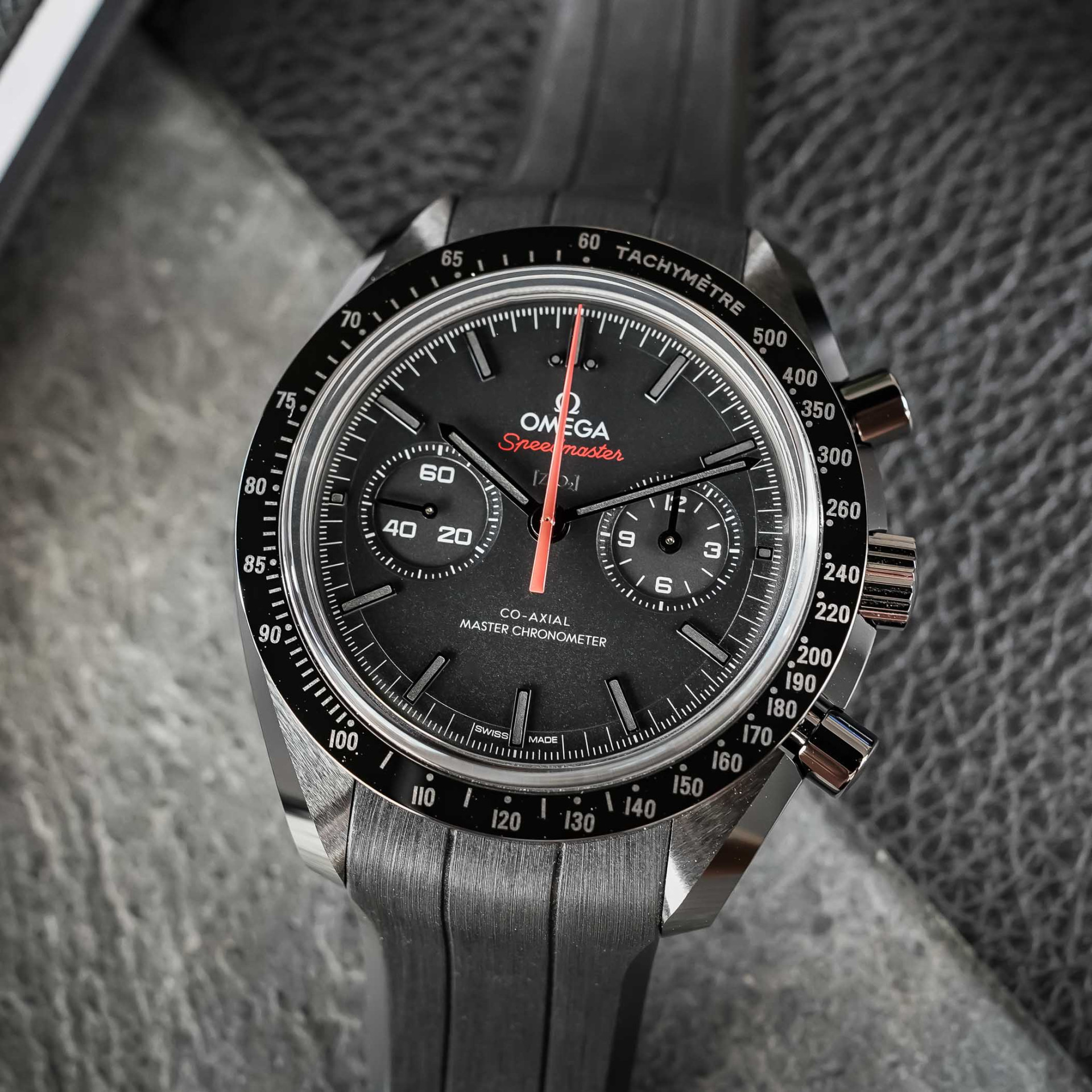 Omega обновила Speedmaster Dark Side of the Moon