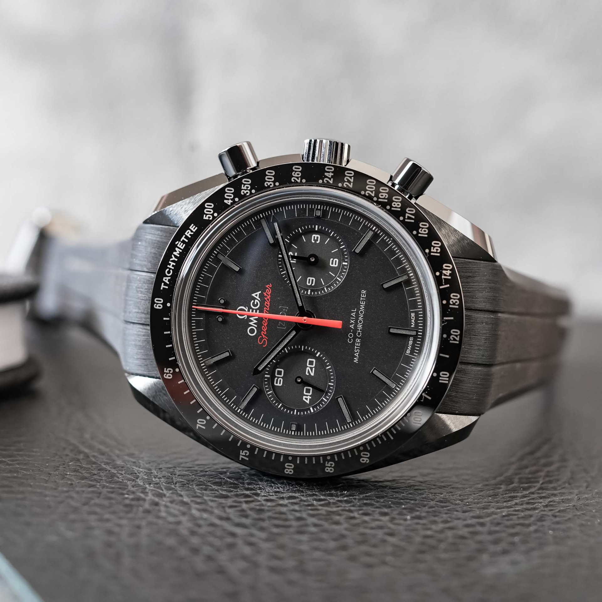 Omega обновила Speedmaster Dark Side of the Moon