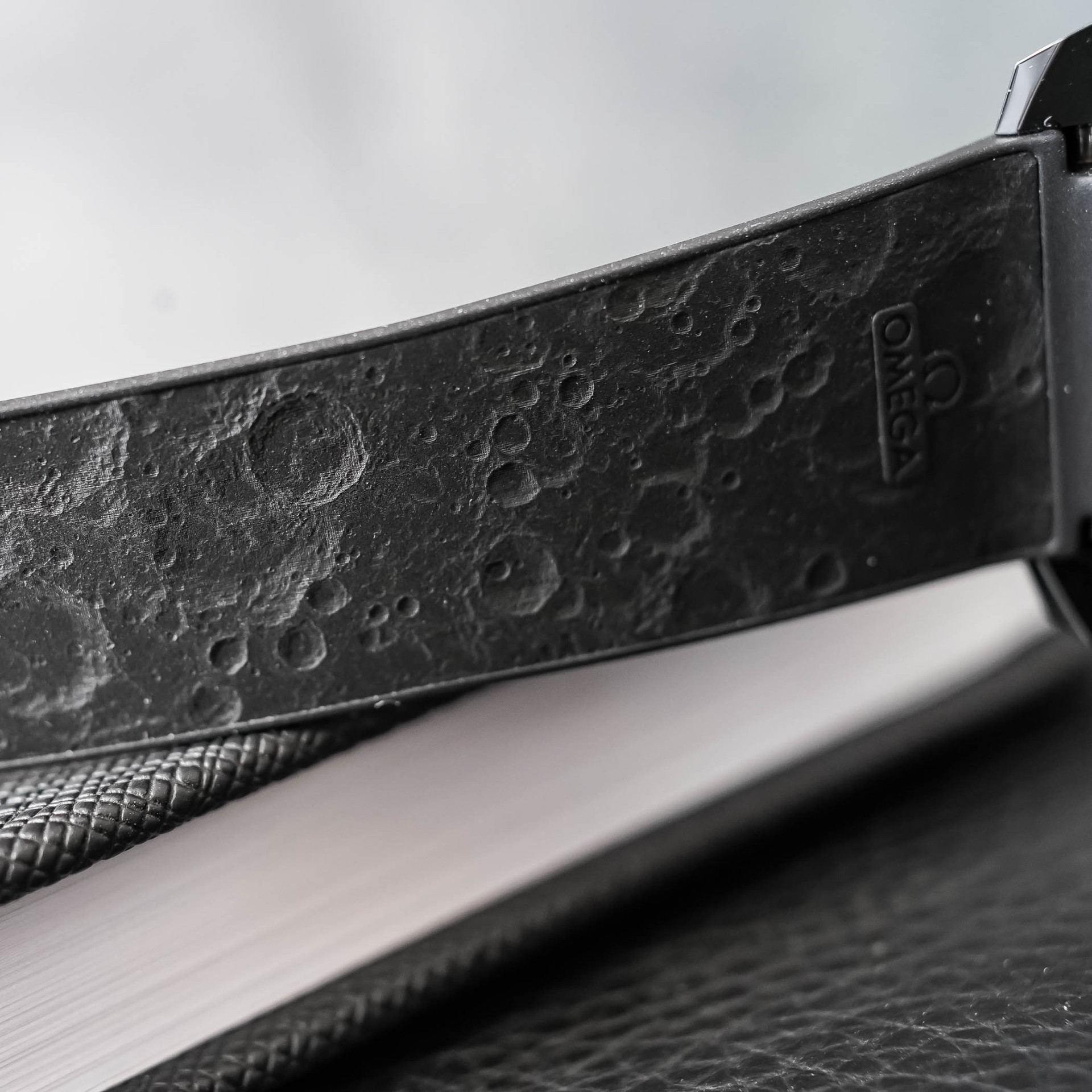 Omega обновила Speedmaster Dark Side of the Moon