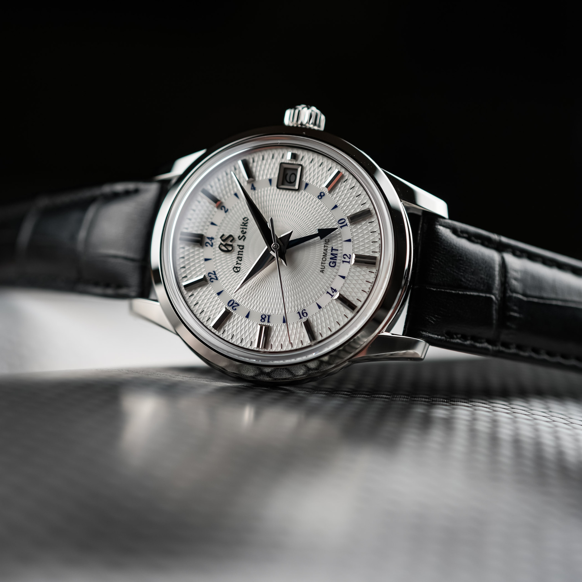  Grand Seiko Elegance GMT SBGM255 Snowdrop и SBGM257 Moondrop