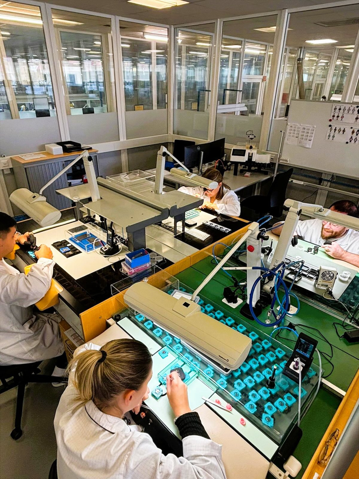 LVMH сообщила о покупке миноритарной доли известного производителя часовых механизмов La Joux-Perret