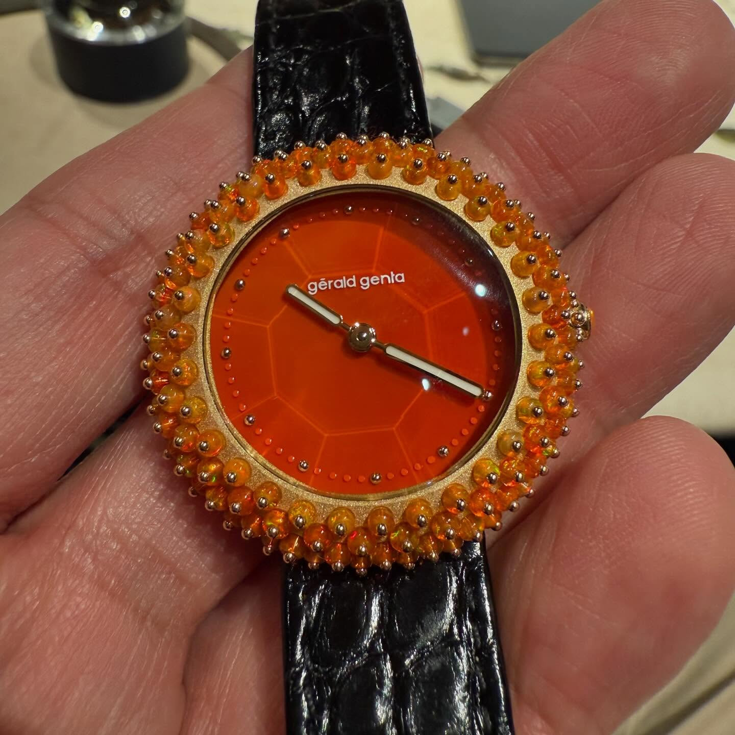 Женские часы: Gérald Genta Gentissima Oursin Fire Opal