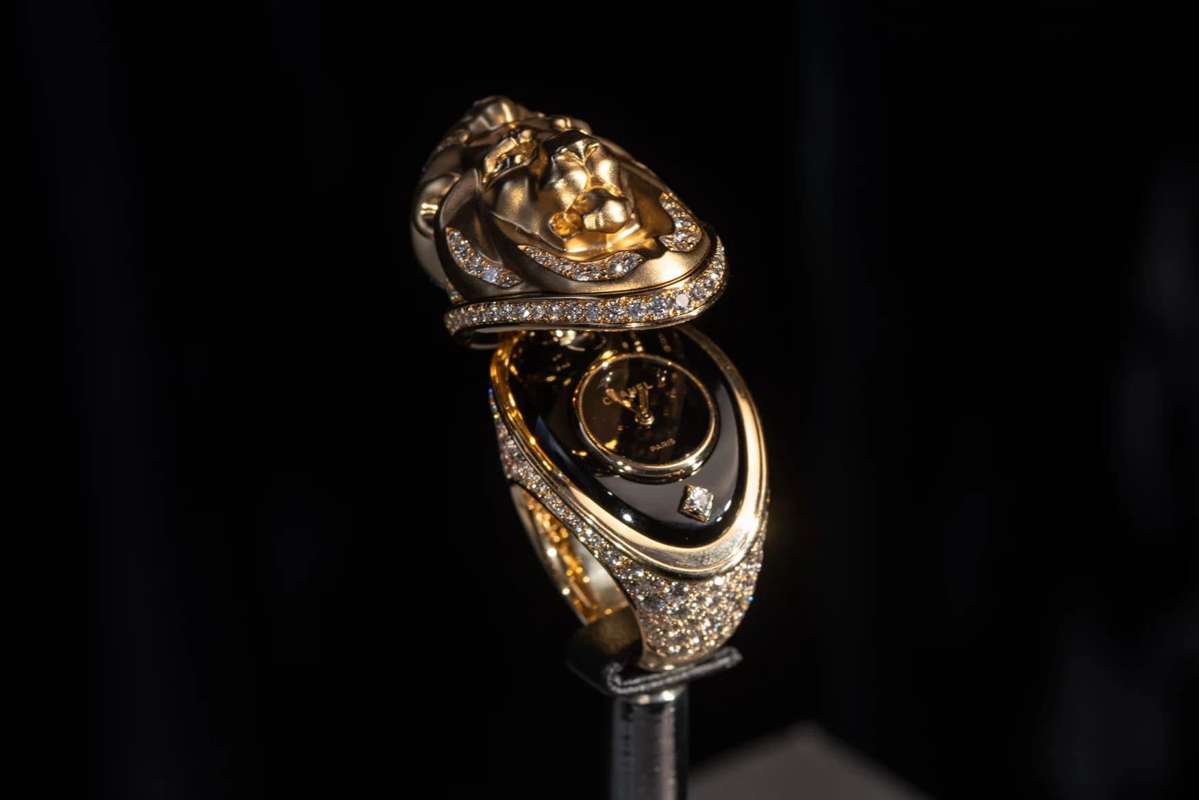 Часы-кольцо Chanel «The Lion of Mademoiselle»