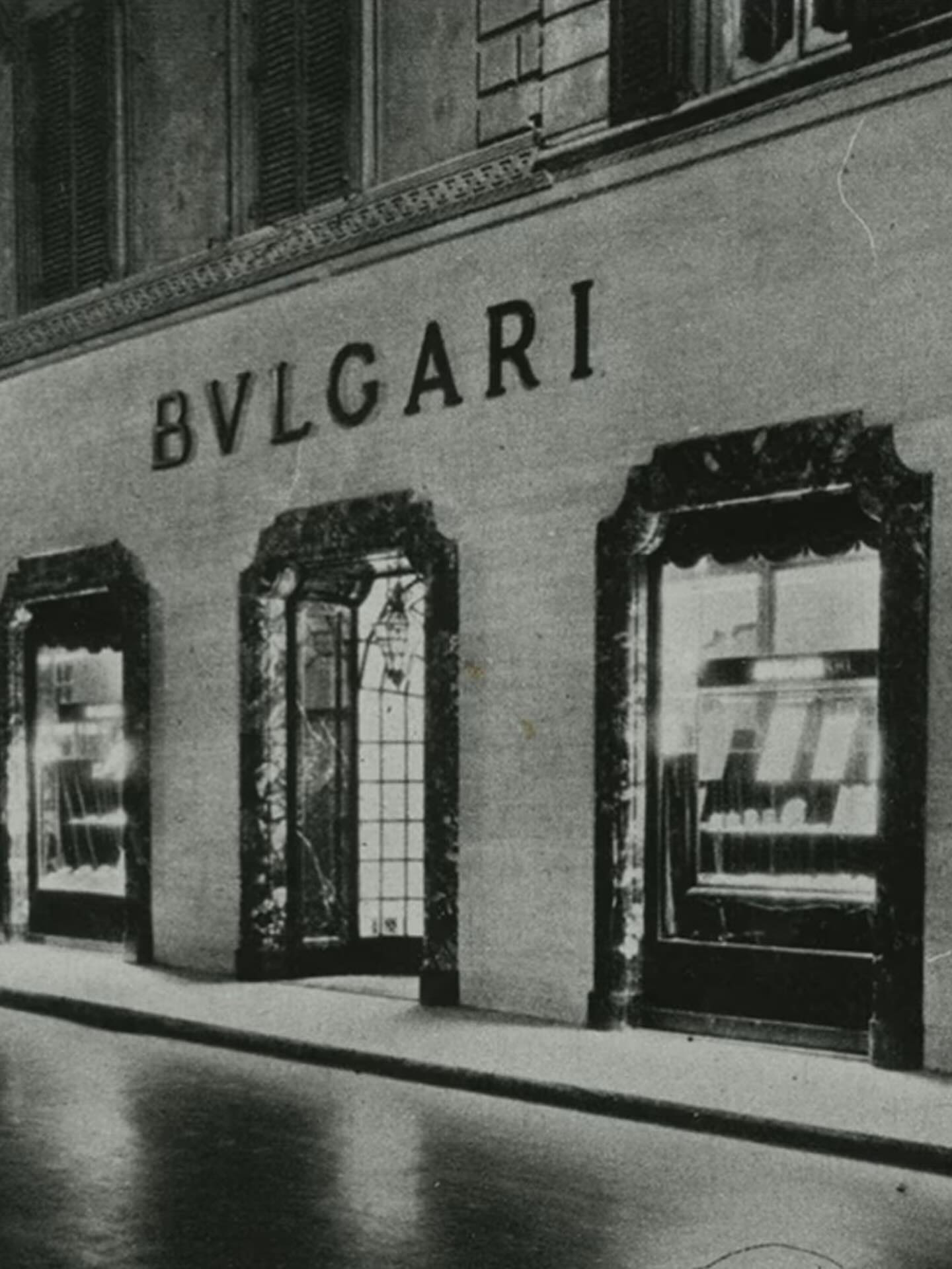 Исторический фасад бутика Bvlgari на Виа деи Кондотти