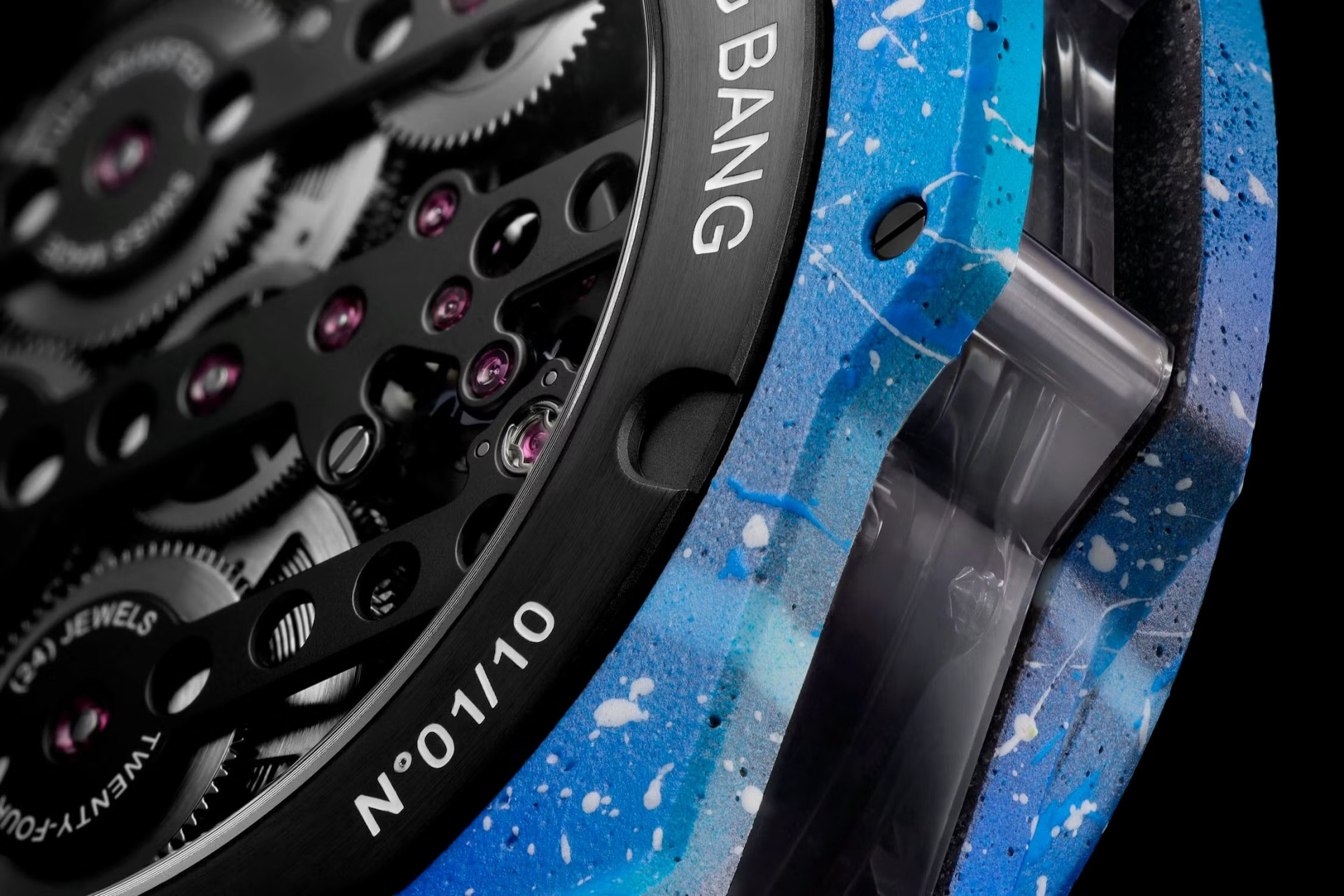 Hublot в корпусах из вручную раскрашенного бетона