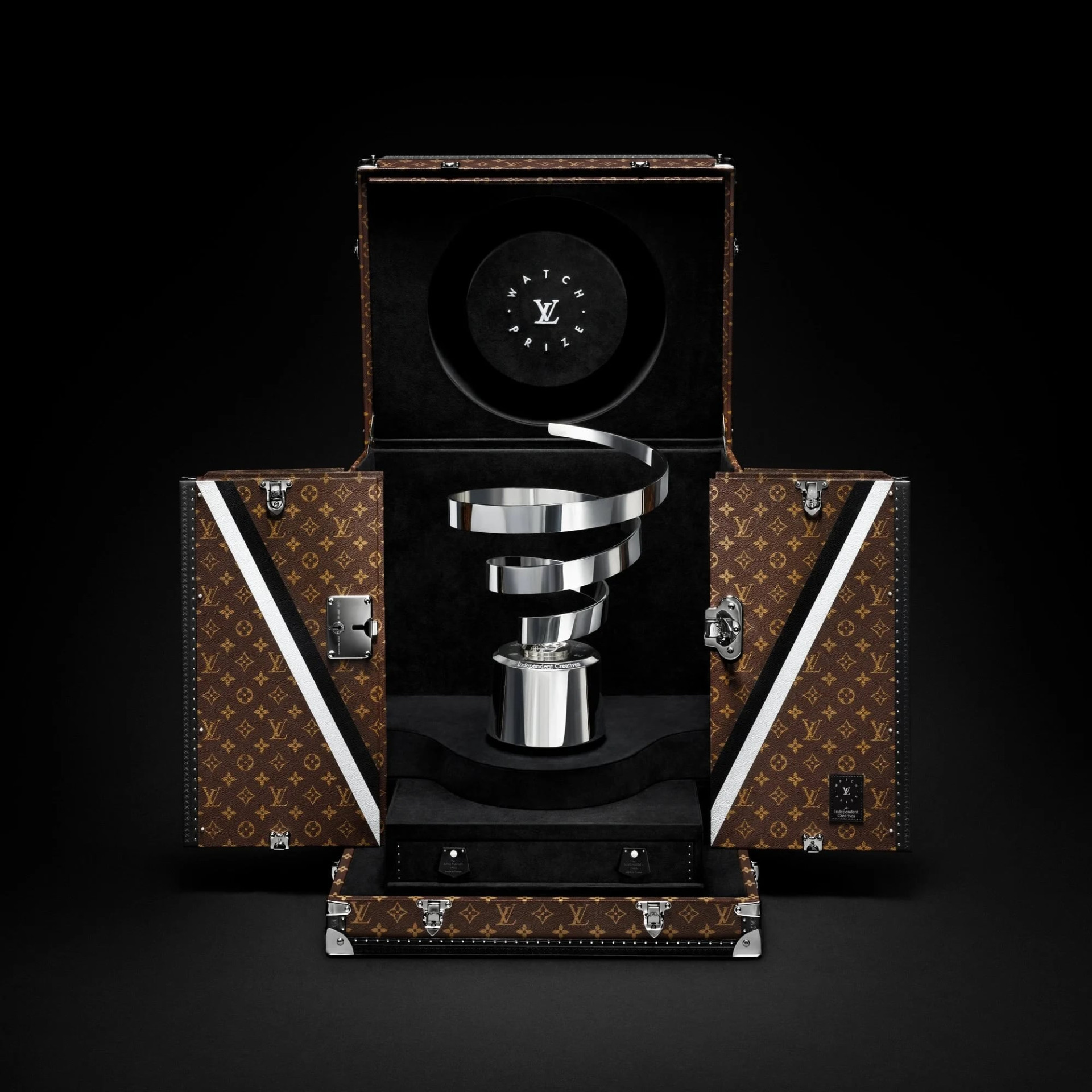 Объявлены финалисты и члены жюри второй премии Louis Vuitton Watch Prize for Independent Creatives