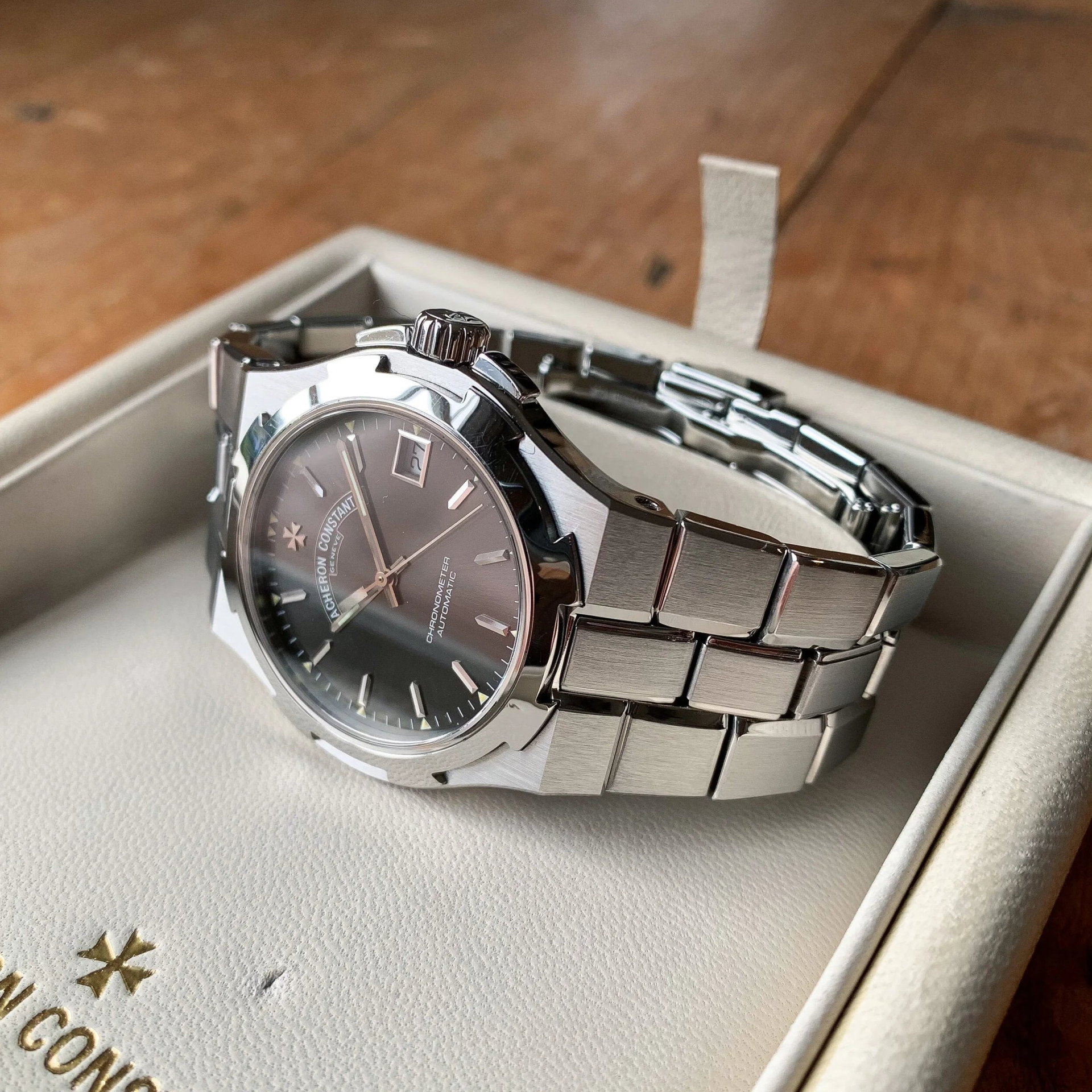 Модель Vacheron Constantin Overseas из первого поколения коллекции 