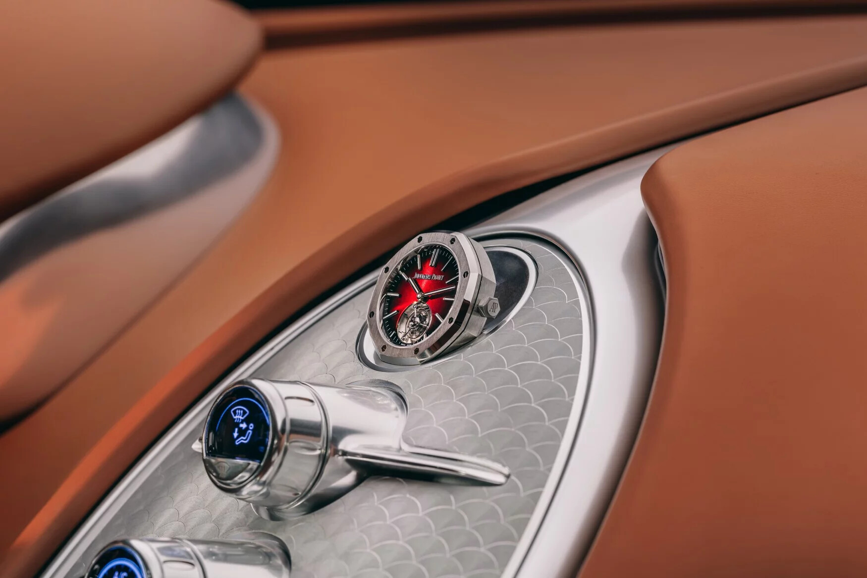 Audemars Piguet Royal Oak Flying Tourbillon, встроенные в эксклюзивный Bugatti Veyron