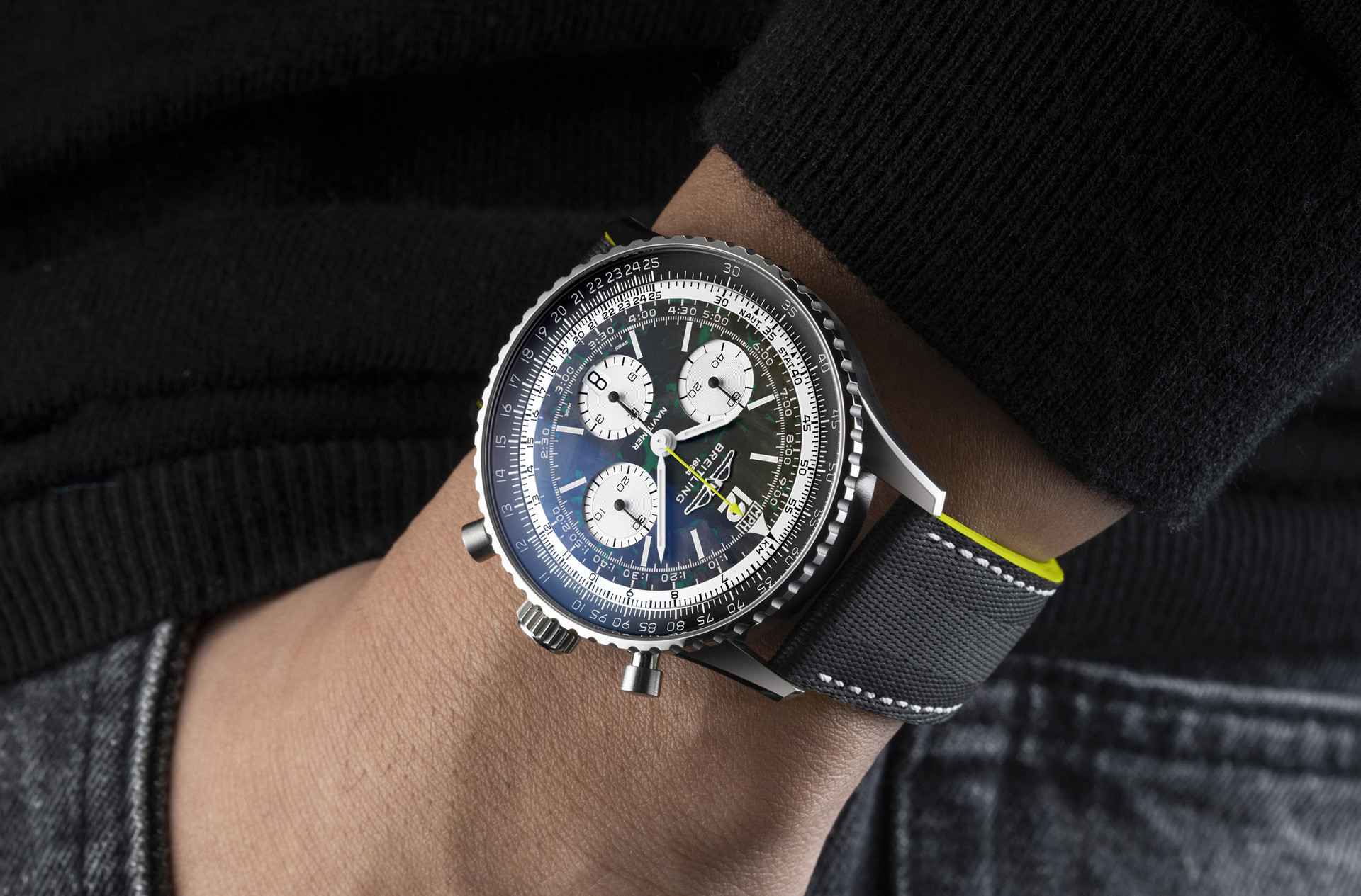 Breitling Navitimer B01 Chronograph 43 Aston Martin Aramco Formula One™ Team