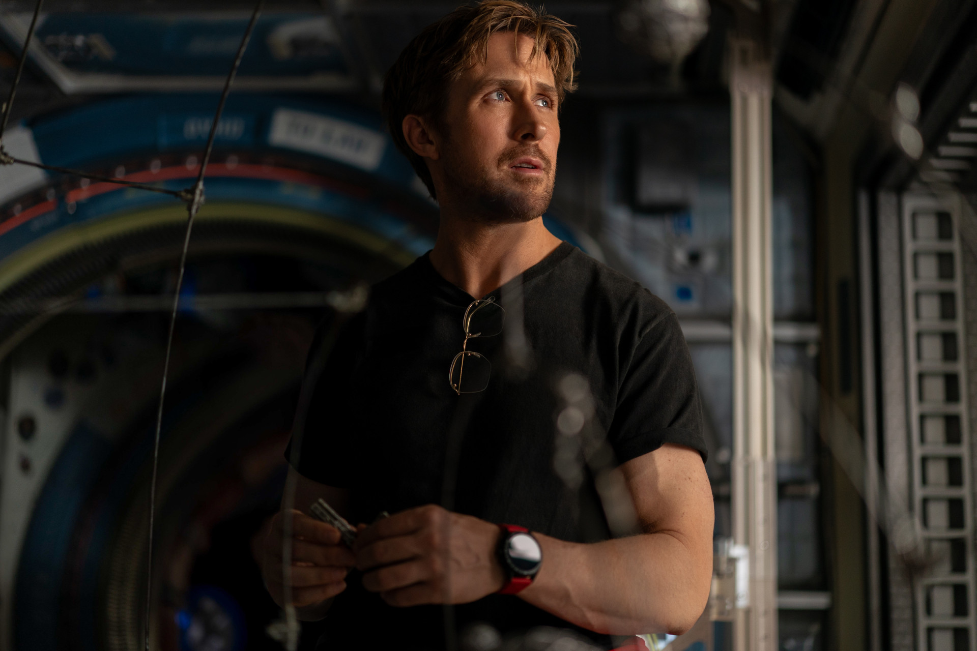 Умные часы TAG Heuer в фильме «Проект «Аве Мария»»