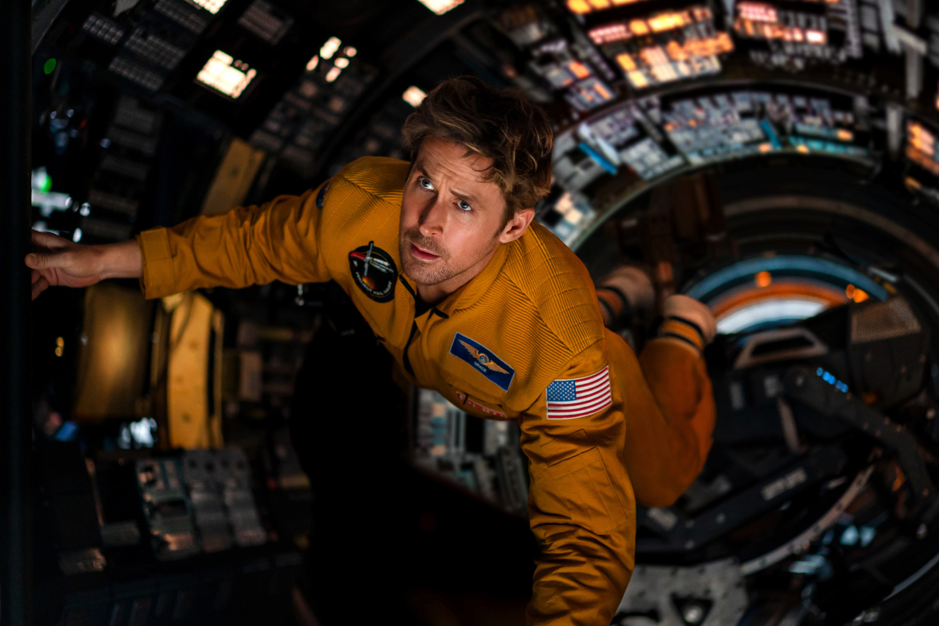 Умные часы TAG Heuer в фильме «Проект «Аве Мария»»